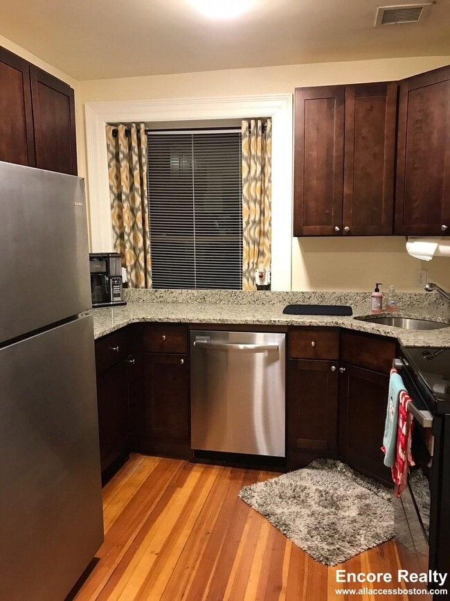 Building Photo - 1463 Beacon St