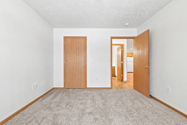 Building Photo - 308-308 Golf View Rd
