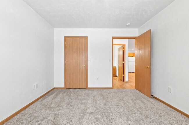Building Photo - 363 Meadow View Rd