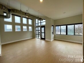 Building Photo - 514 W 10th St