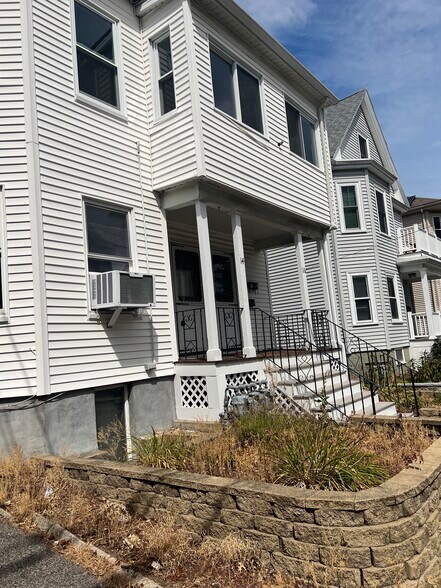 Building Photo - 16 Sullivan Rd