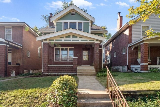 Building Photo - Hi-Pointe Adjacent House!