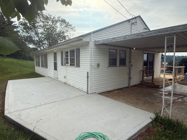 Building Photo - 3 Bedroom 2 Bathroom Home in Greeneville, TN
