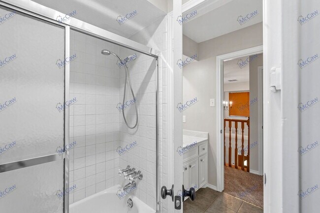 Building Photo - 606 Oak Ridge Dr