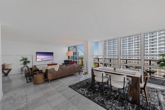 Building Photo - 600 NE 36th St