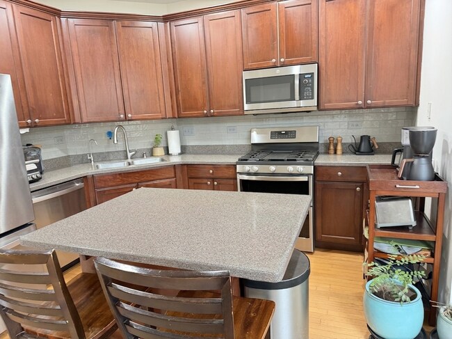 Building Photo - 2564 Waterbury Ln