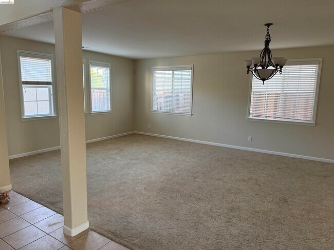 Building Photo - 5107 Fern Ridge Cir