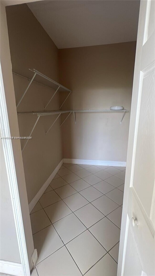 Building Photo - 2551 SE 16th Terrace