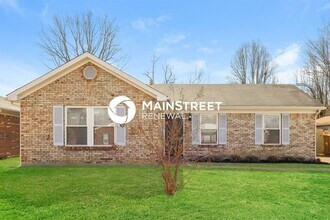 Building Photo - 3 Bedroom Pet-Friendly Home in Louisville, KY with Main Street Renewal