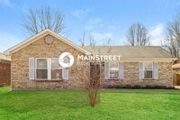Building Photo - 3 Bedroom Pet-Friendly Home in Louisville, KY with Main Street Renewal