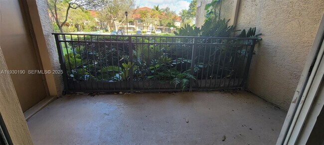 Building Photo - 160 SW 117th Terrace