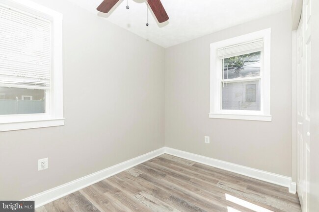 Building Photo - 719 Cotter Rd