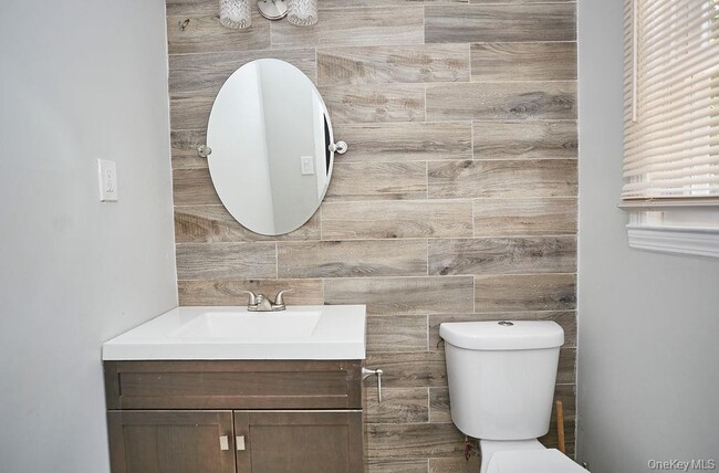 Building Photo - 14 Redbrook Rd