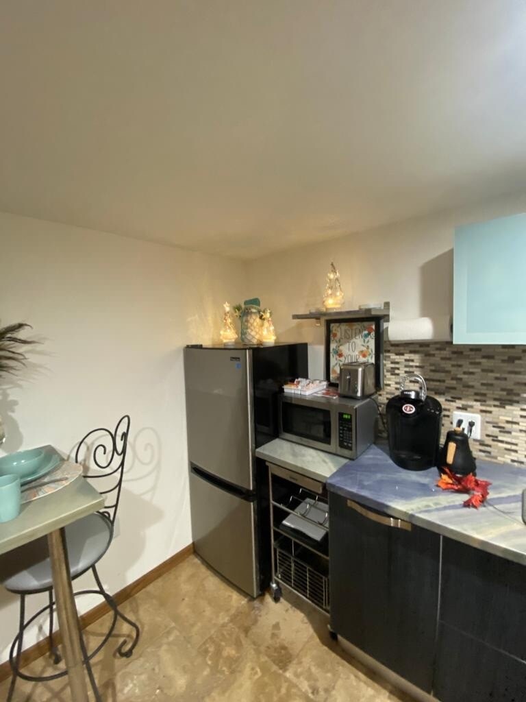 Kitchen - 2542 Monroe St