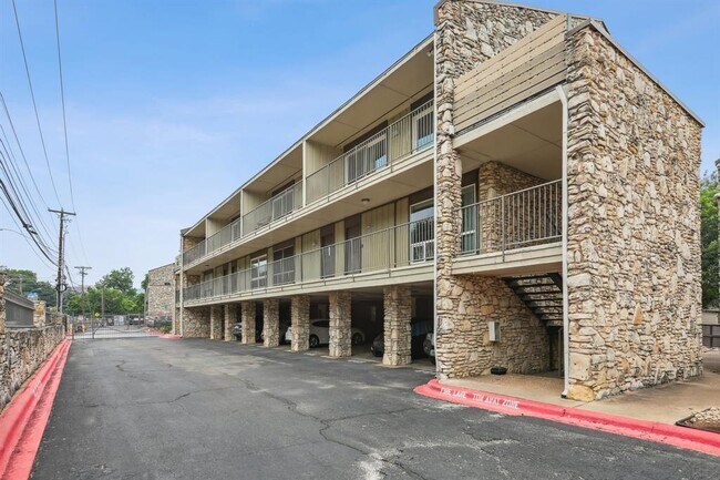 Building Photo - 500 E Riverside Dr