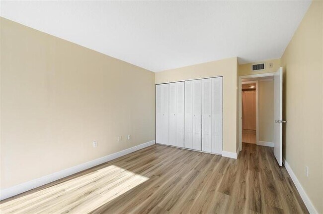 Building Photo - 1101 River Reach Dr