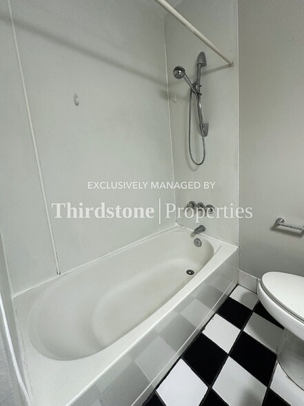 Building Photo - 2881 Selma St