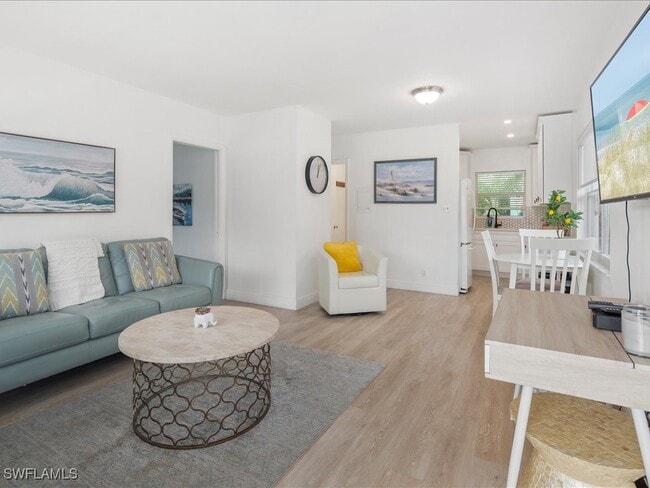 Building Photo - 530 4th Ave S