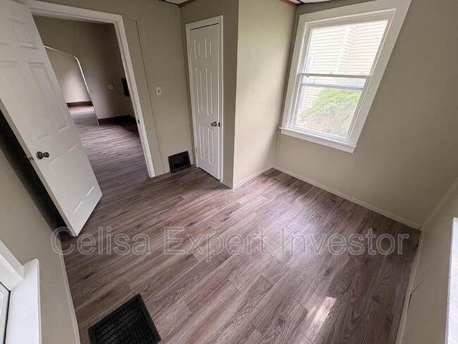 Building Photo - 1353 Huestis Ave