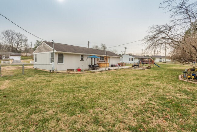 Building Photo - Knoxville 37918 - 2 Bedroom, 1 Bath, Ranch in Fountain City - Call or text Ryan Fogarty (865) 333...