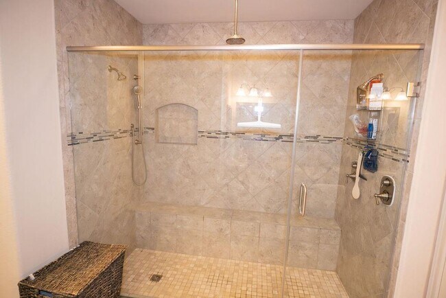 Building Photo - 15303 Westland Gate Dr