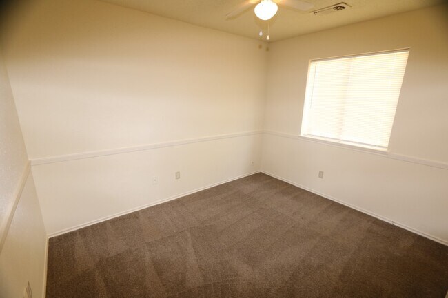 Building Photo - 10031 Red Wolf Ln