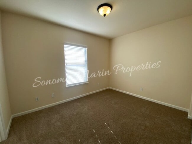 Building Photo - ~ Country Home ~ 2 Bedrooms & 2 Full Bathrooms with Attached Garage ~ Gated Community