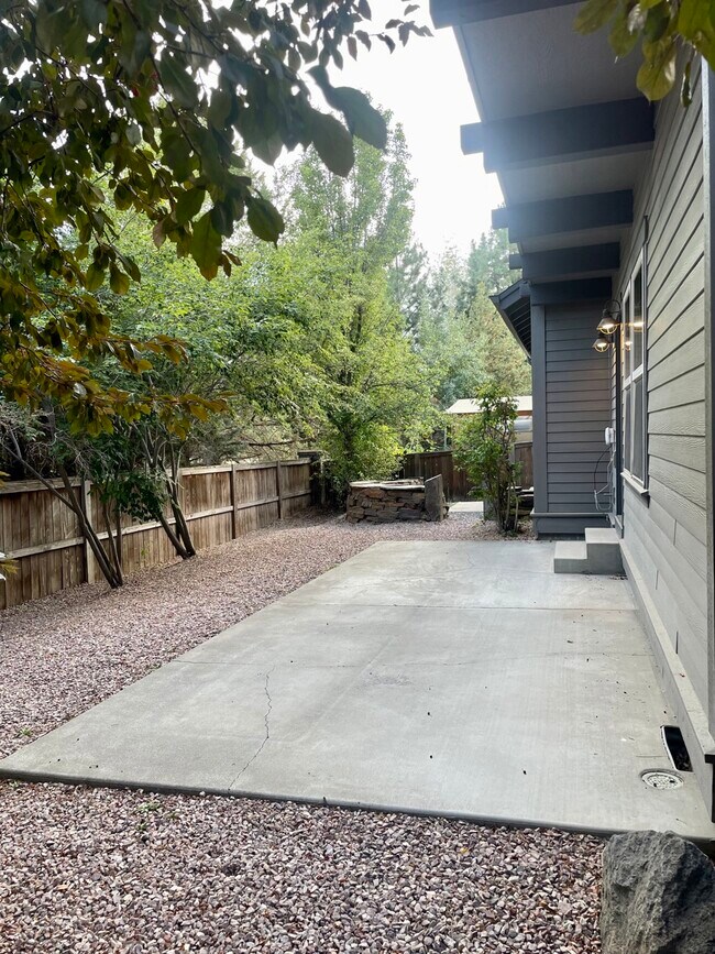 Building Photo - 61438 Linton Loop