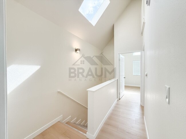 Building Photo - 14257 Friar St