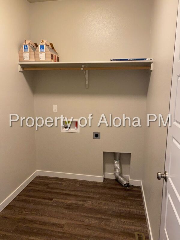 Building Photo - 6142 N Silver Spruce Ave