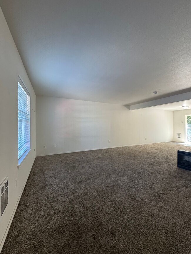 Building Photo - 1512 N Brook Ct