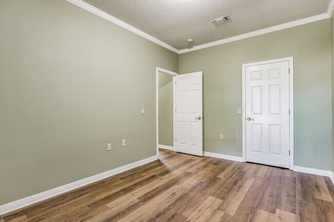 Building Photo - Great Home in the Tiger Point community of Champions Green!