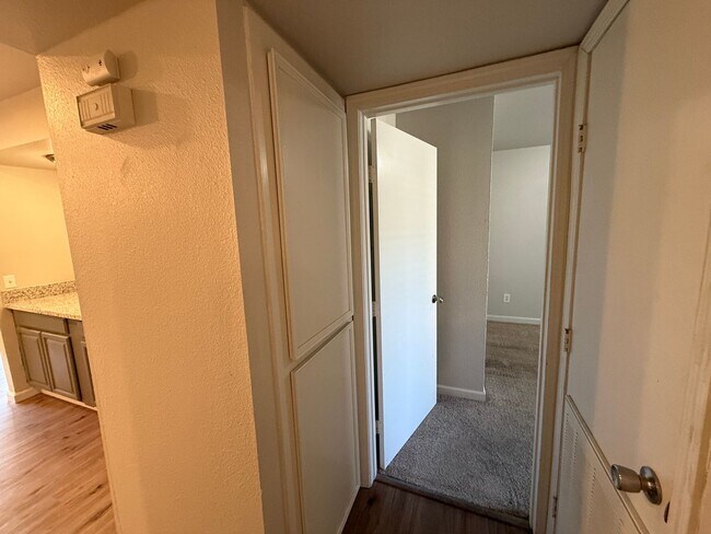 Building Photo - Updated 2-bedroom condo in gated community!