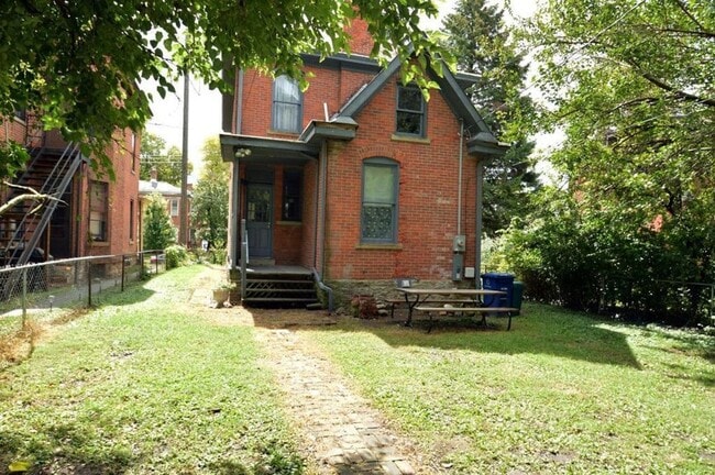 Building Photo - Victorian Village / Short North Single Family House!