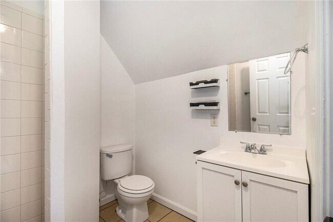 Building Photo - 960 Landmark Dr NE