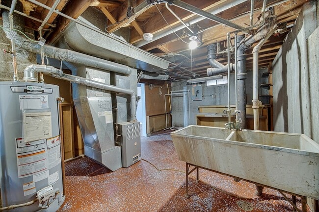 Building Photo - 2611 Ellen Ave