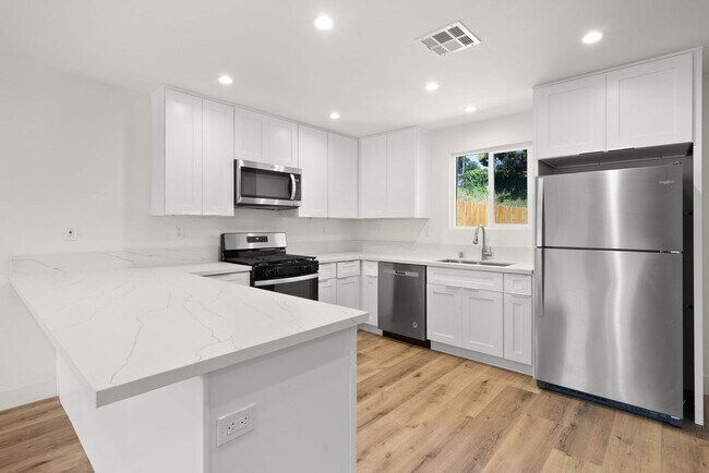 Building Photo - 2718 Oceanside Blvd