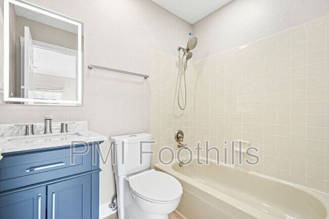 Building Photo - 2578 E Nichols Cir