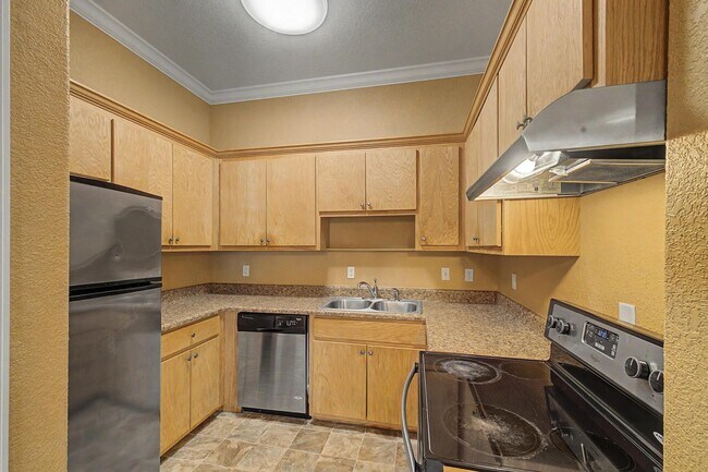 Building Photo - 542 S 72nd Ave