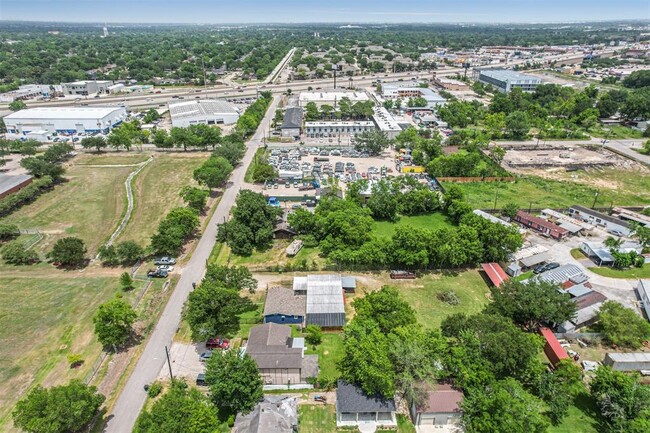 Building Photo - 9312 Redford Ave