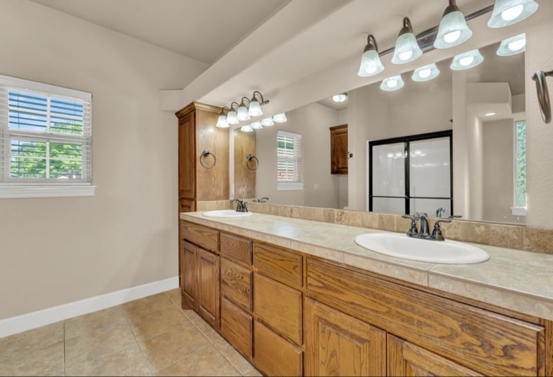 Building Photo - 605 NW 17th Ct