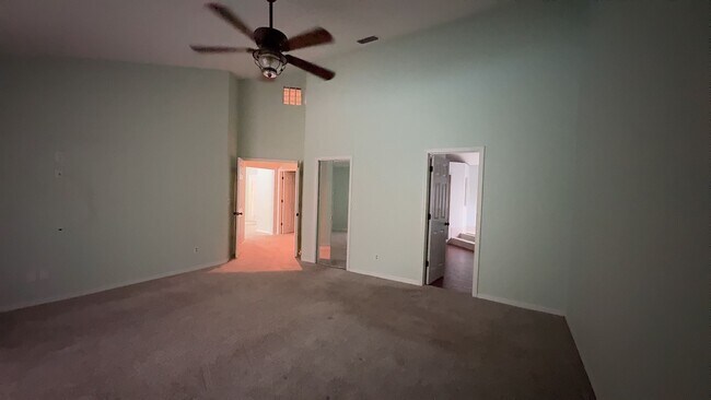 Building Photo - For Rent: A dazzling 5-bedroom, 3-bathroom...