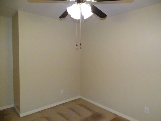 Building Photo - 5907 Deer Lake Dr