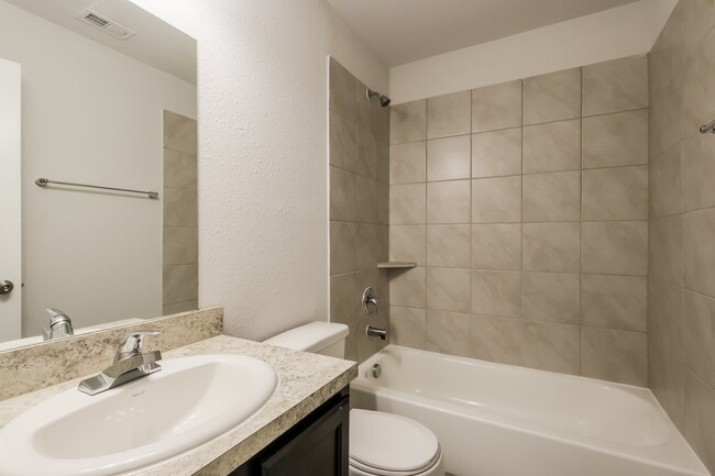 Building Photo - 18409 Hillwood Ln