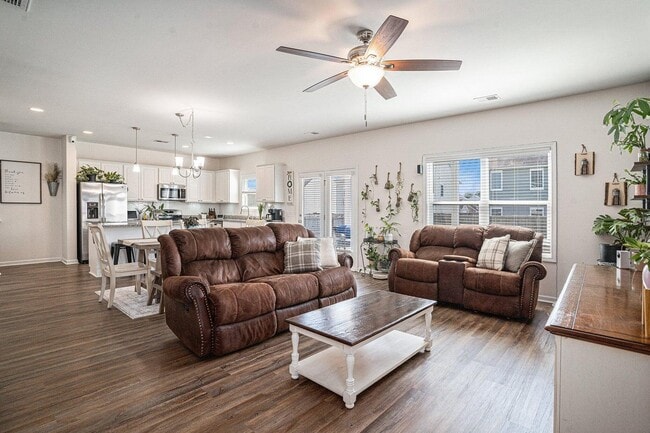 Building Photo - 252 Hyrne Dr