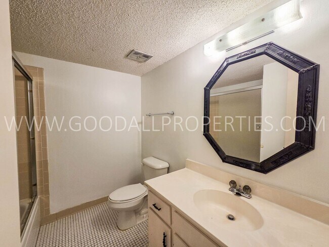 Building Photo - Summer Leasing Special: $995/month 2 Bed, 2 Bath Condo with Pool Access in Clive