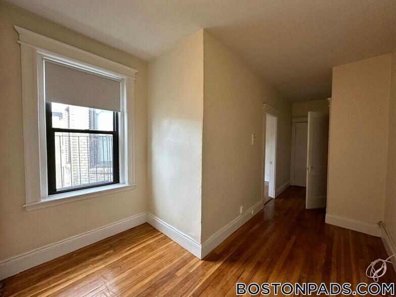 Building Photo - 1144 Commonwealth Ave