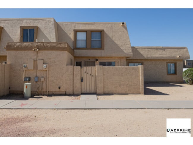Building Photo - Discover Comfort and Convenience in this C...