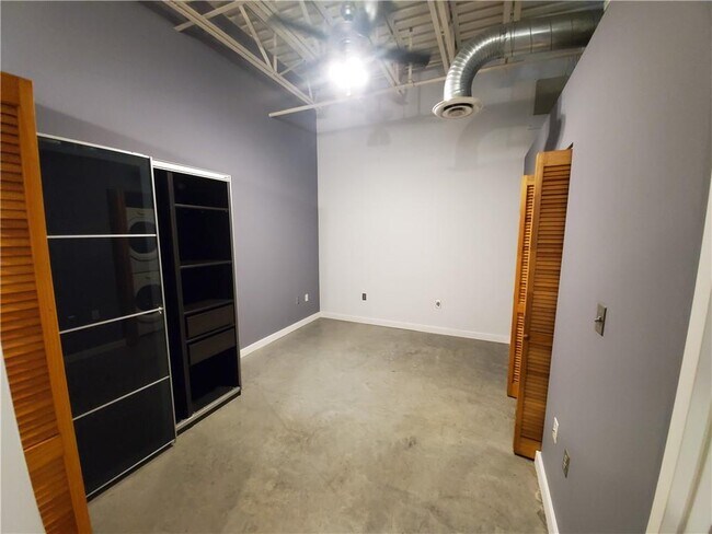 Building Photo - 5200 Peachtree Rd NE