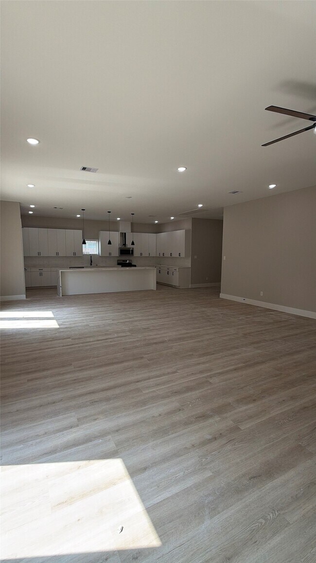 Building Photo - 2615 Piemonte Ave